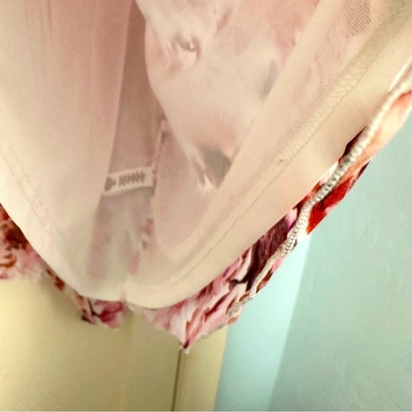 Simply Noelle Pops of Pink Loose Short Sleeve High Low Top - Picture 6 of 10